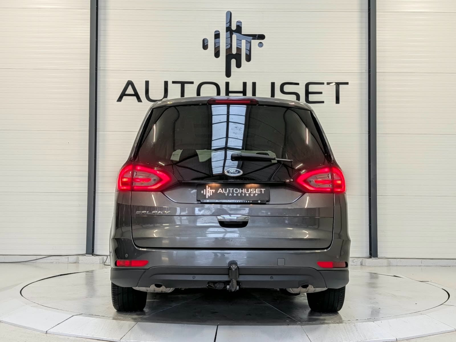 Grå Ford Galaxy fra 2018