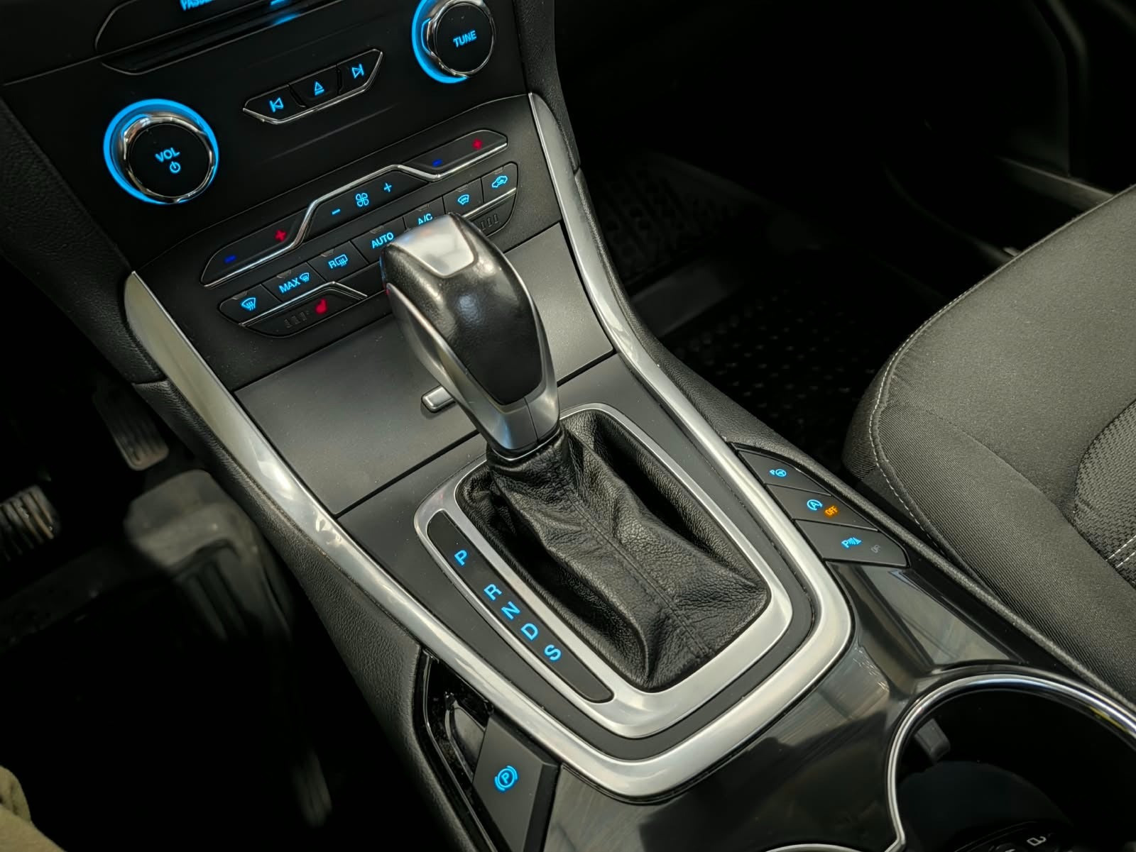 Grå Ford Galaxy fra 2018