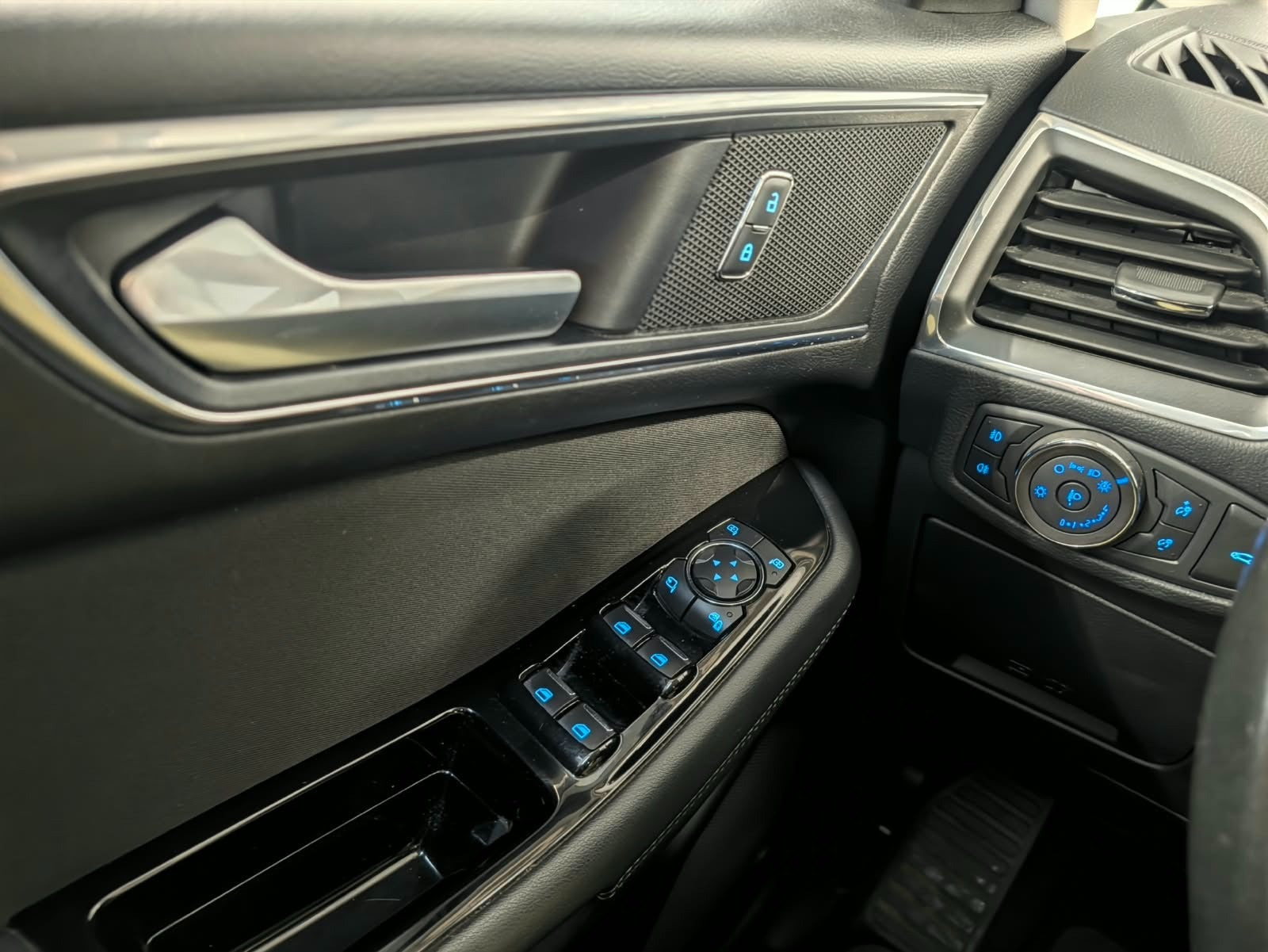 Grå Ford Galaxy fra 2018