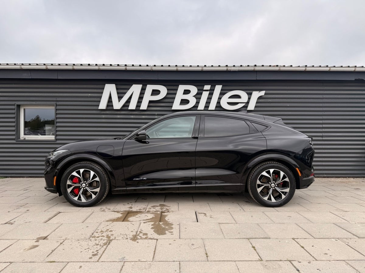 Sort Ford Mustang Mach-E fra 2025