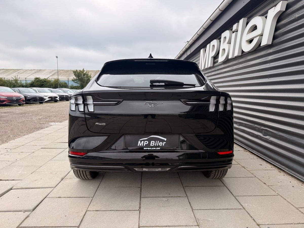 Sort Ford Mustang Mach-E fra 2025