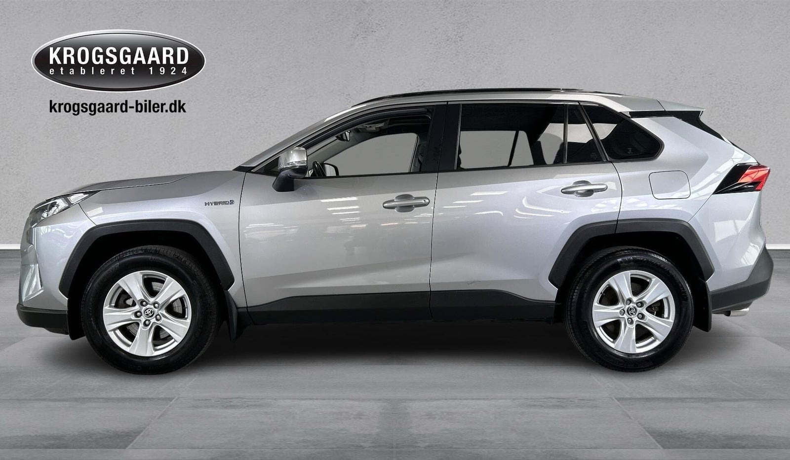 Sølv Toyota RAV4 fra 2020