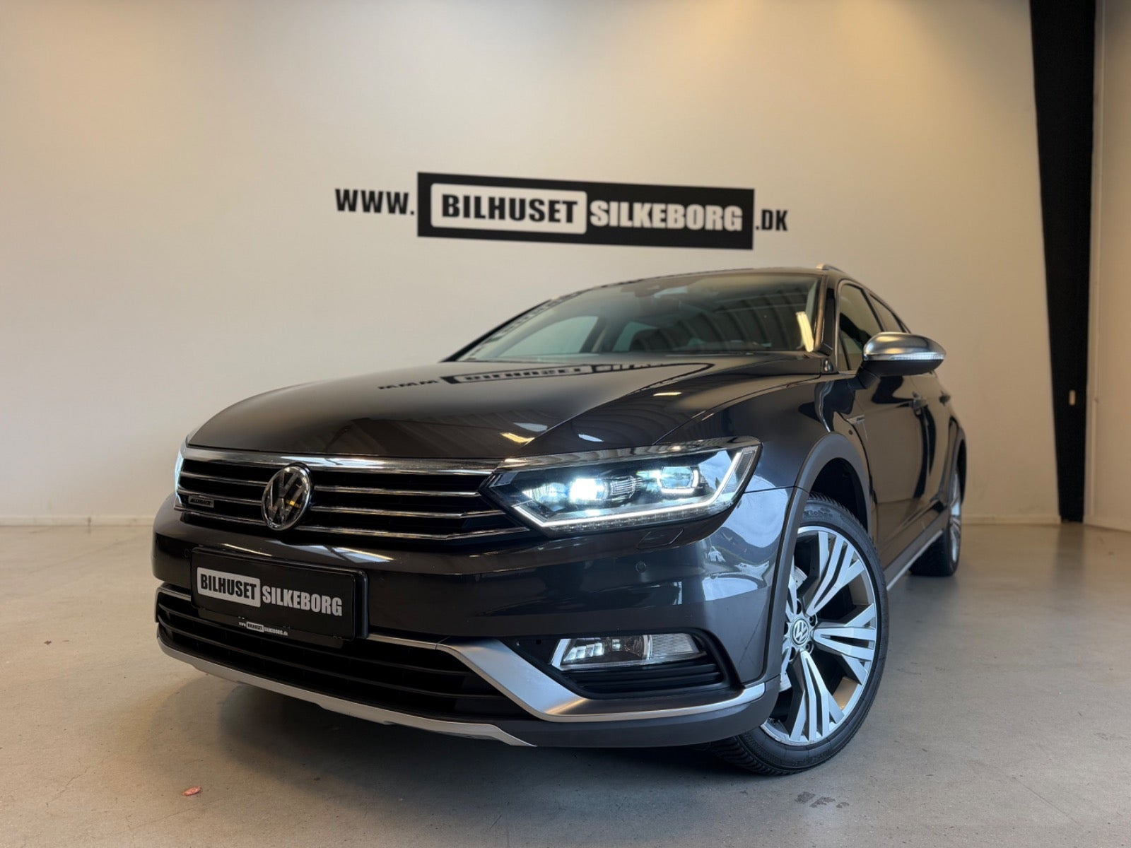 Grå VW Passat Alltrack fra 2018