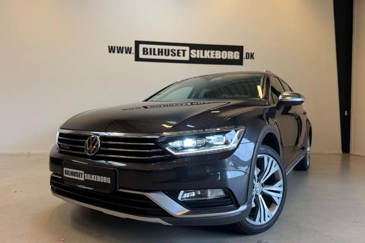 Grå VW Passat Alltrack fra 2018