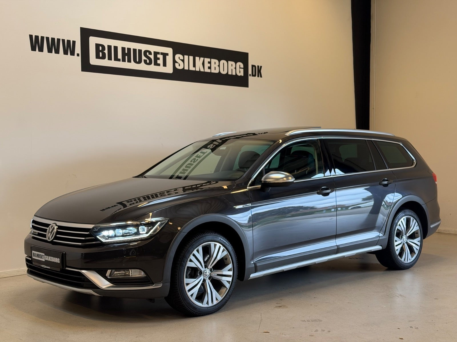 Grå VW Passat Alltrack fra 2018