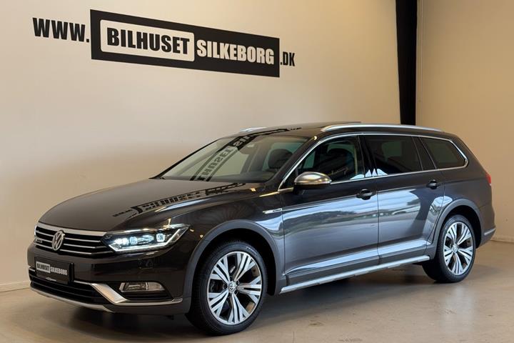 Grå VW Passat Alltrack fra 2018