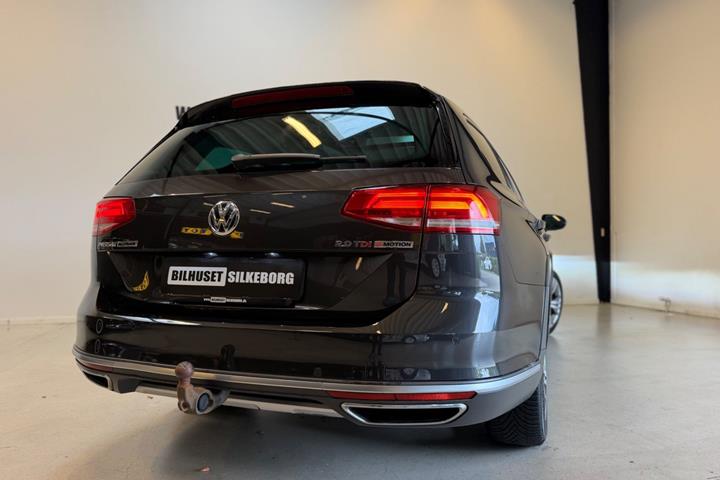 Grå VW Passat Alltrack fra 2018