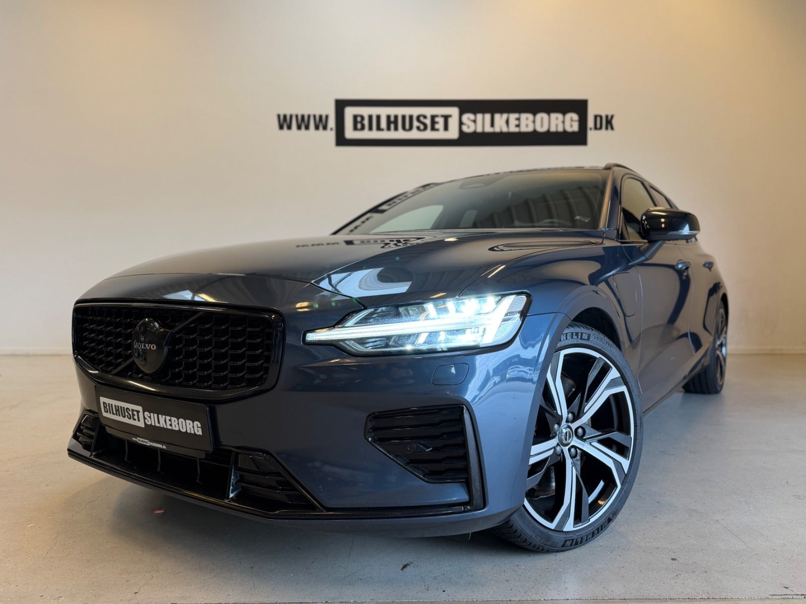 Sort Volvo V60 fra 2023