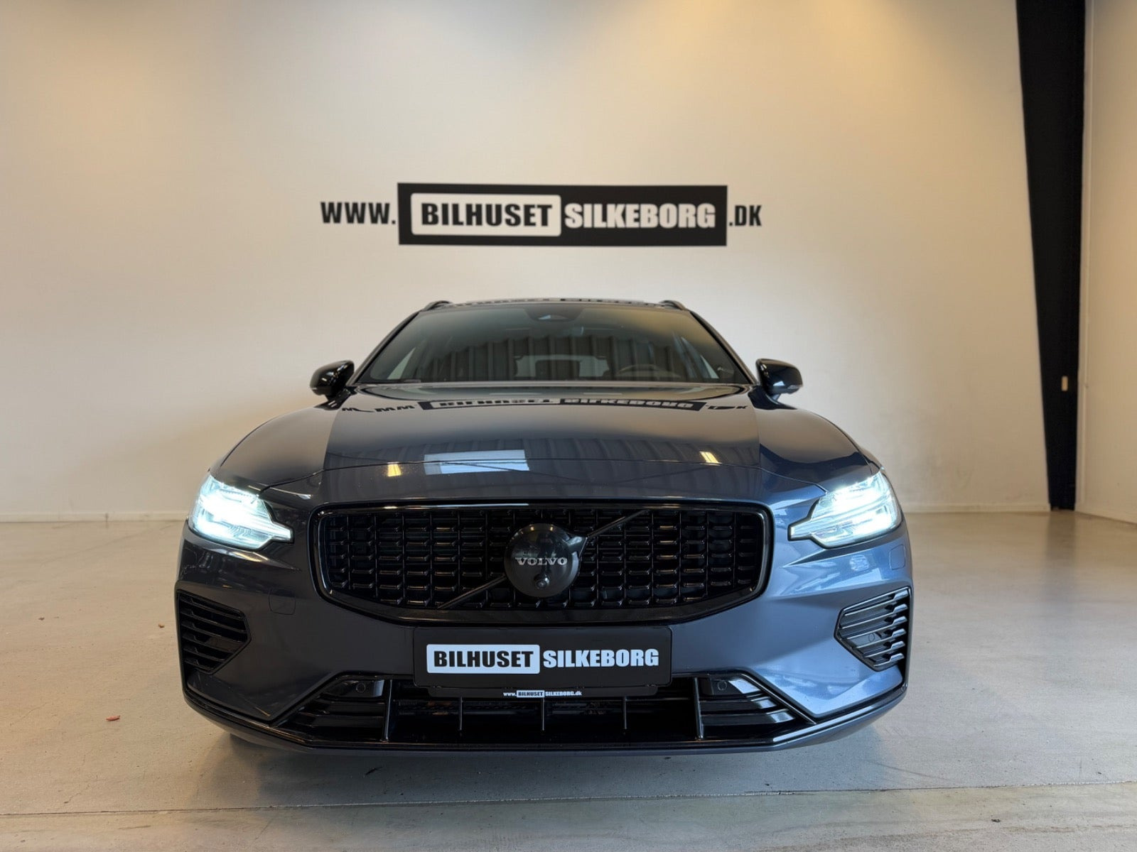 Sort Volvo V60 fra 2023