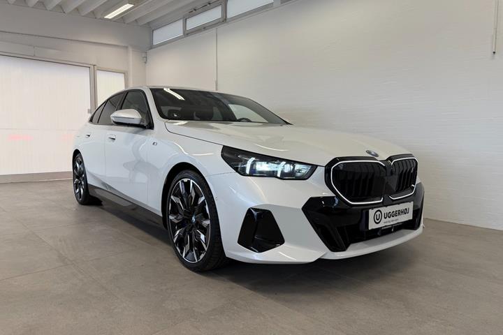 Hvid BMW i5 fra 2024