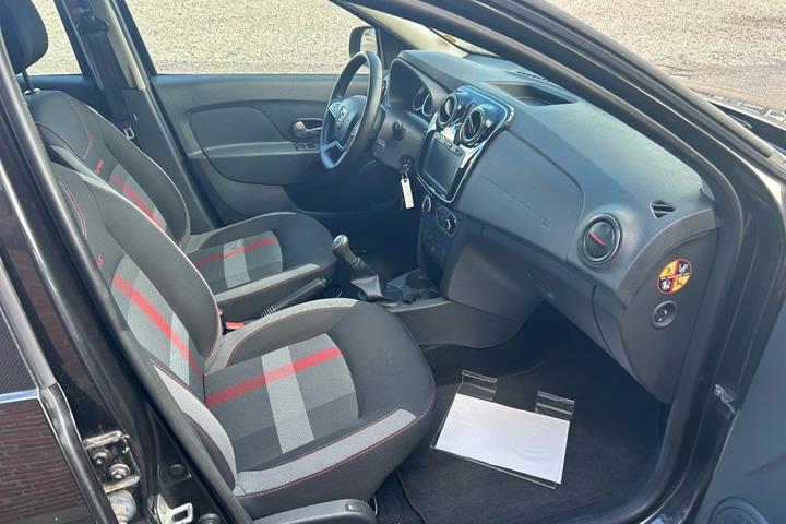 Sort Dacia Logan fra 2019