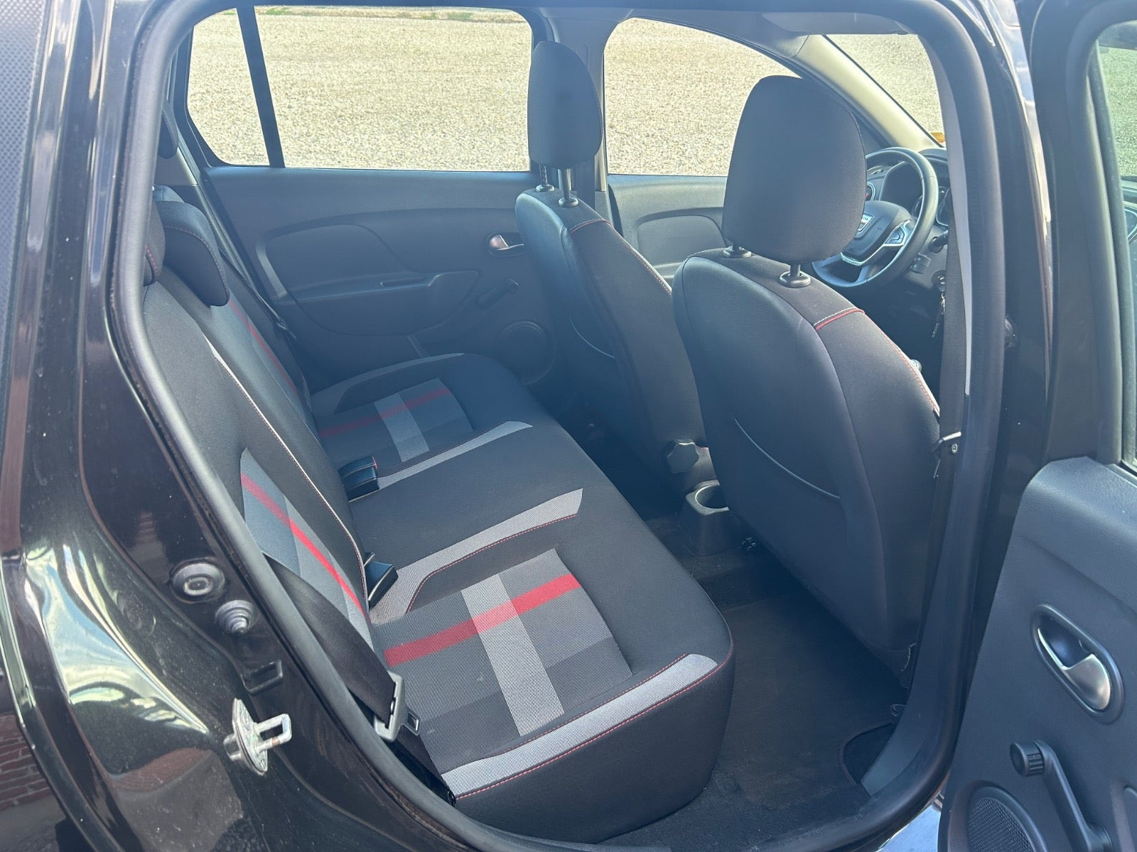 Sort Dacia Logan fra 2019