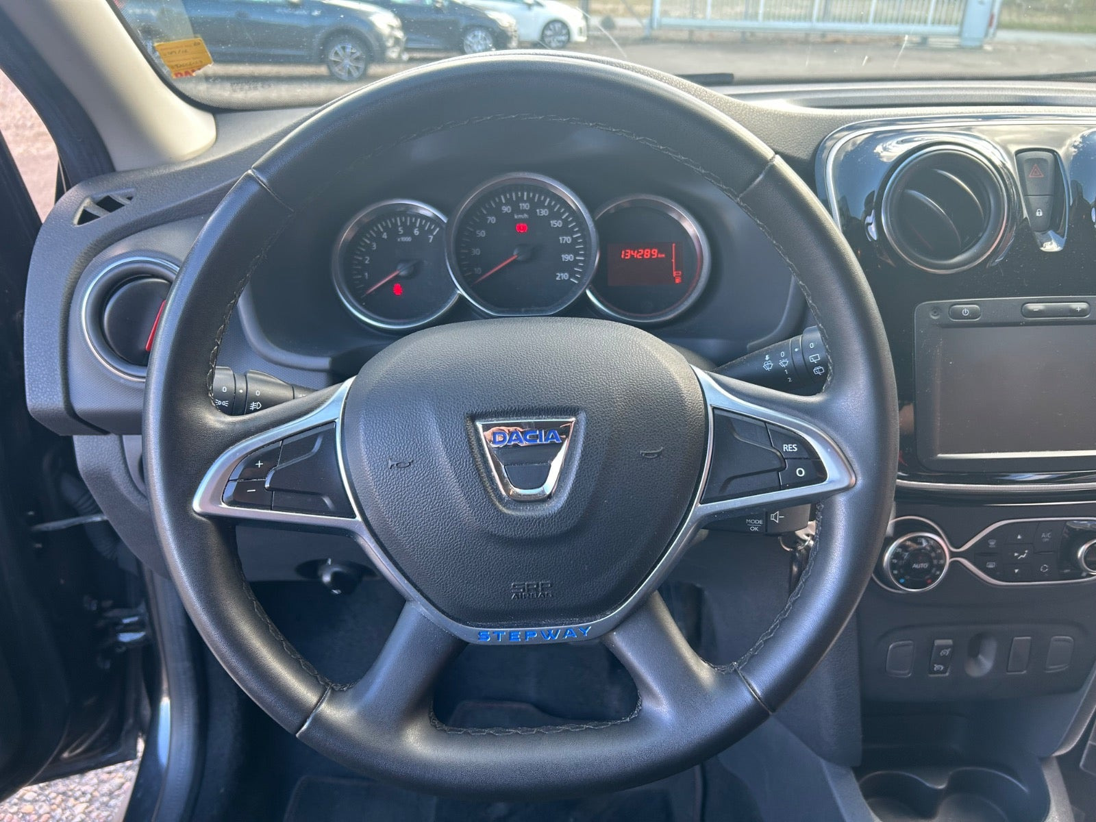 Sort Dacia Logan fra 2019