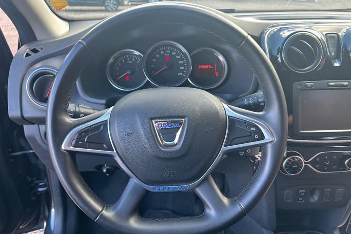 Sort Dacia Logan fra 2019