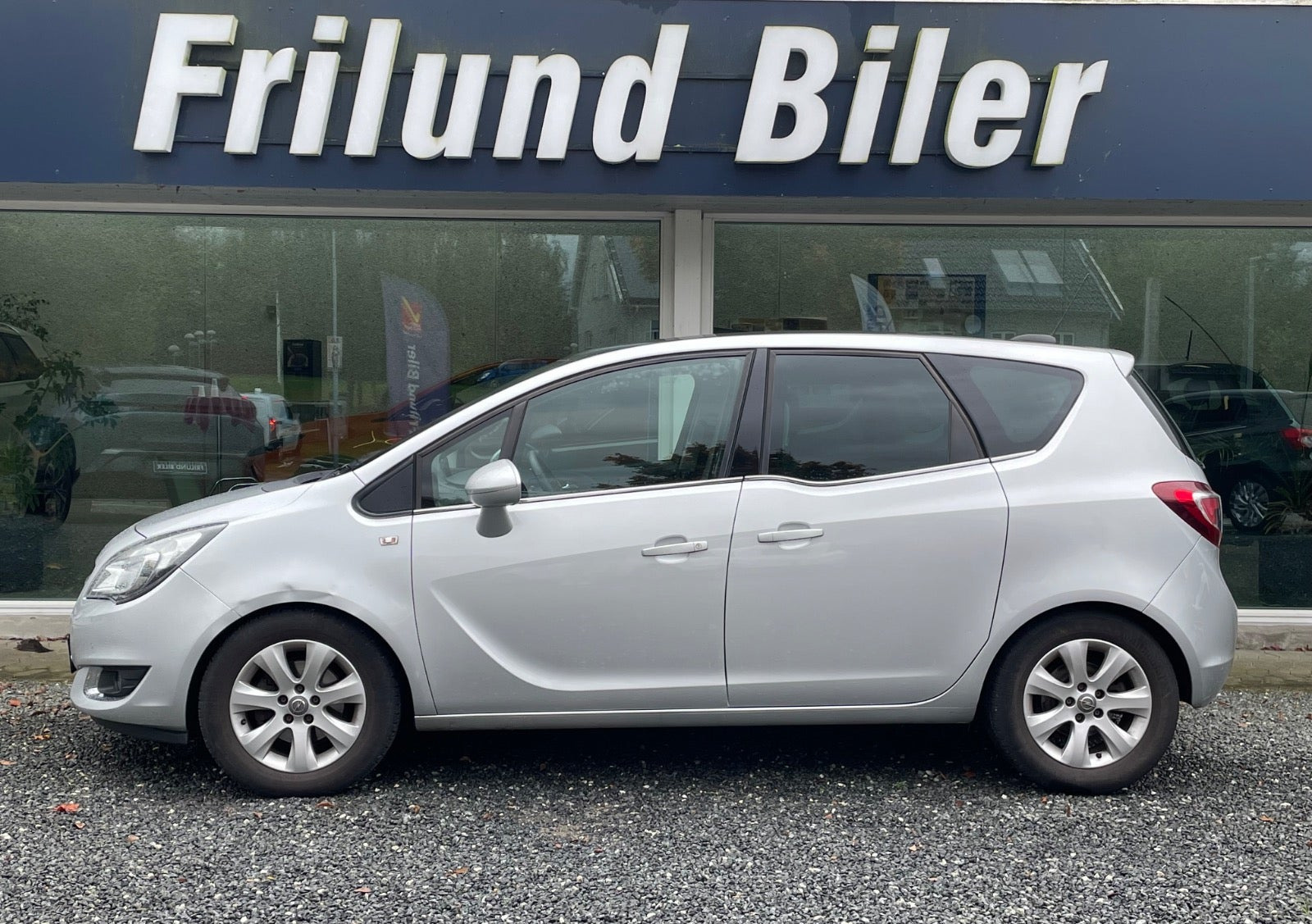 Sølv Opel Meriva fra 2016