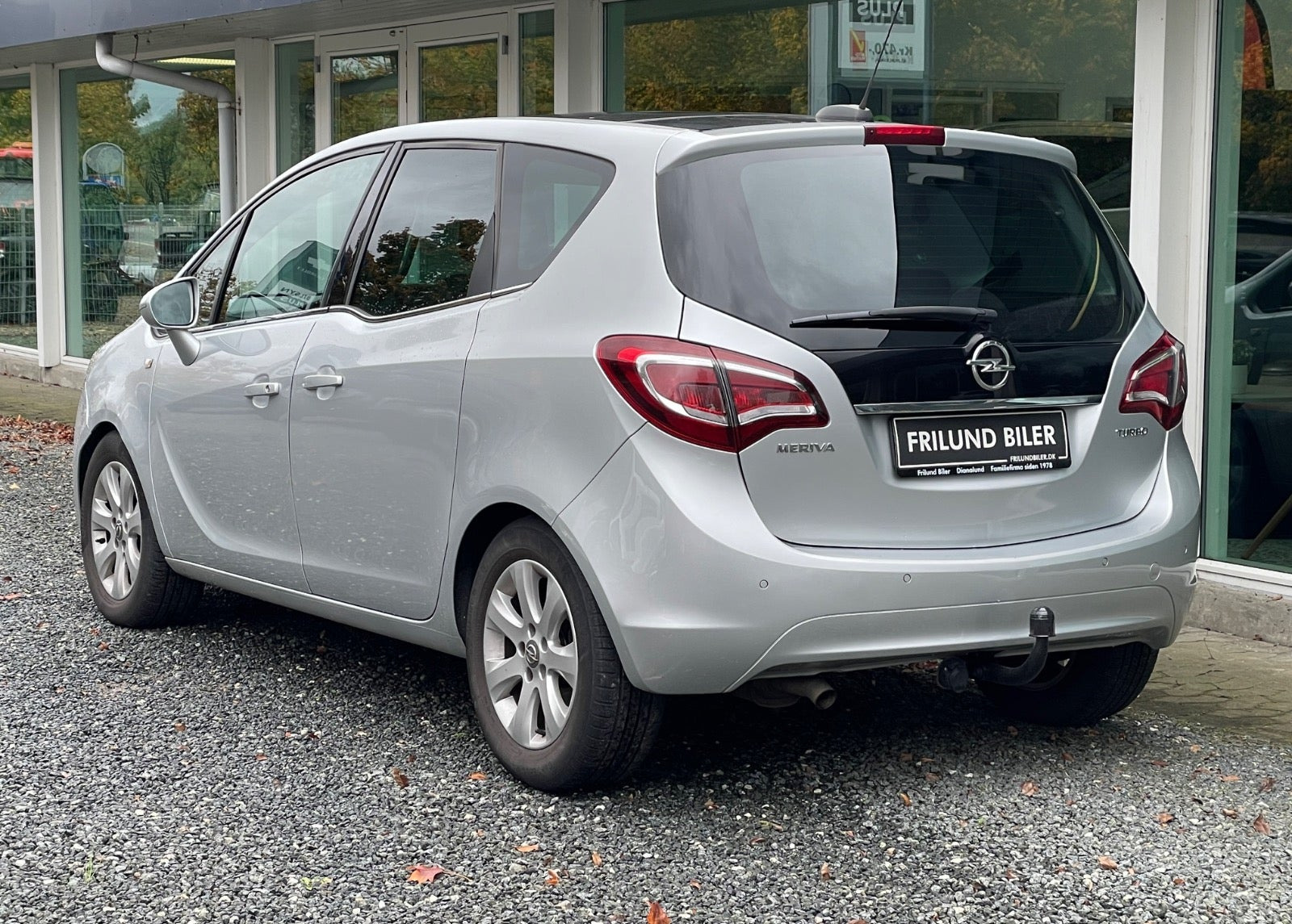 Sølv Opel Meriva fra 2016
