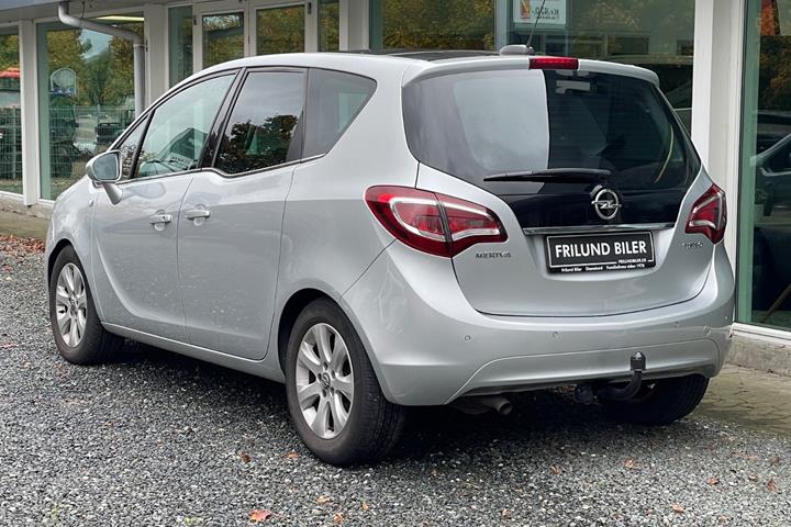 Sølv Opel Meriva fra 2016