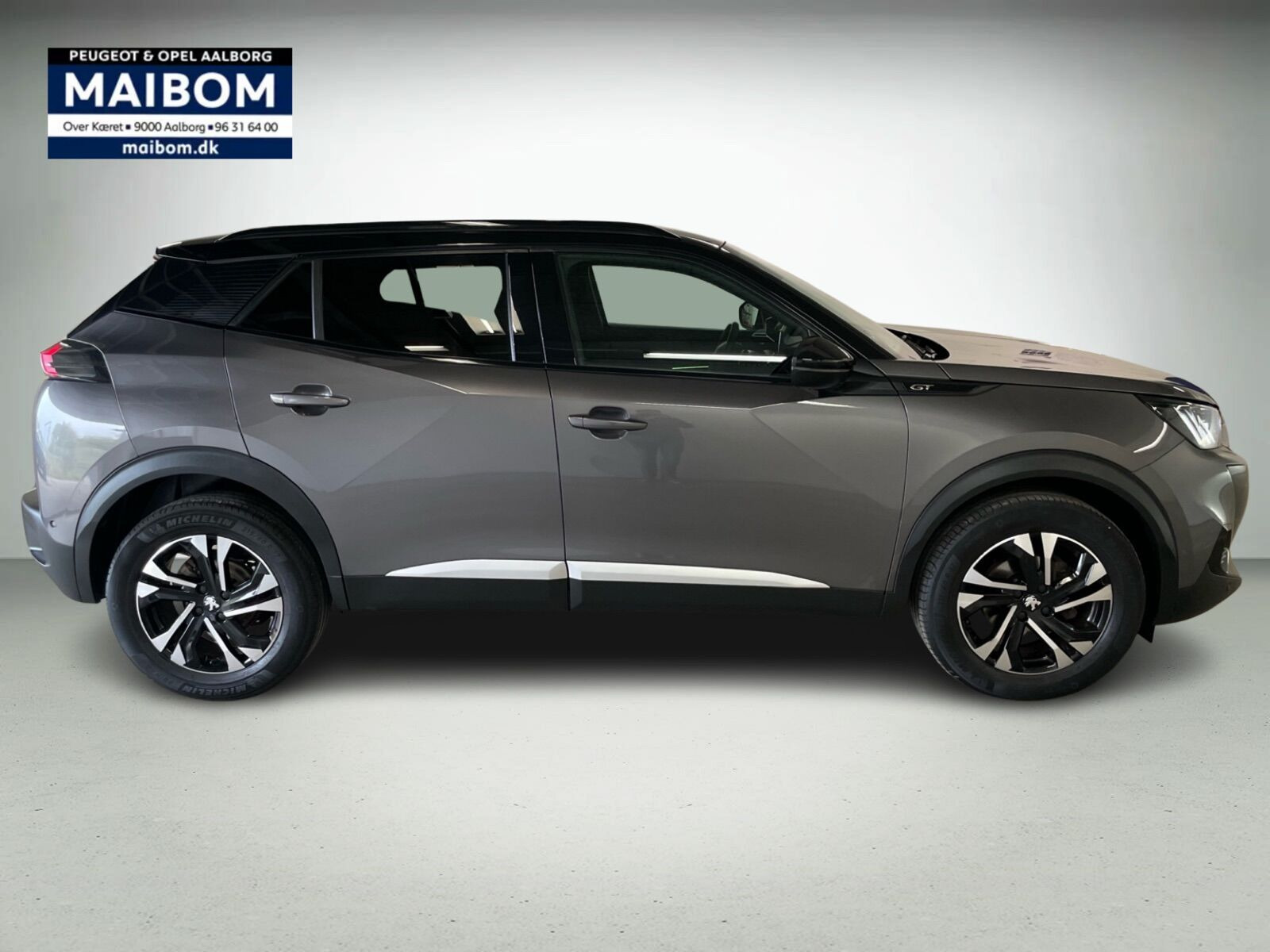 Grå Peugeot 2008 fra 2021
