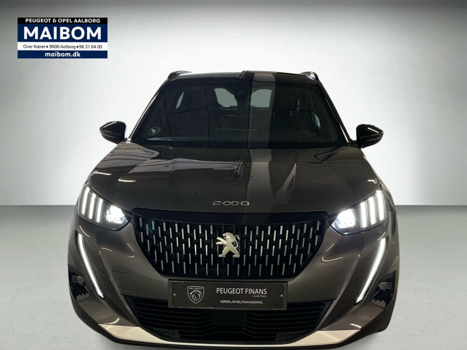 Grå Peugeot 2008 fra 2021