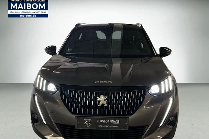 Grå Peugeot 2008 fra 2021