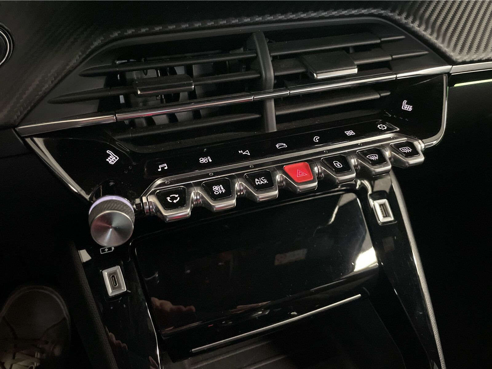 Grå Peugeot 2008 fra 2021