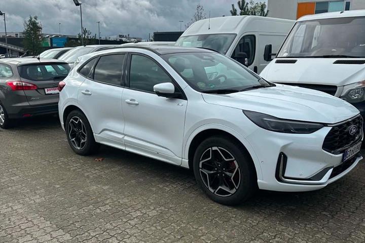 Hvid Ford Kuga fra 2025