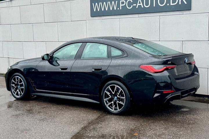 Sort BMW i4 fra 2024