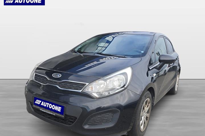 Sort Kia Rio fra 2014 set udefra