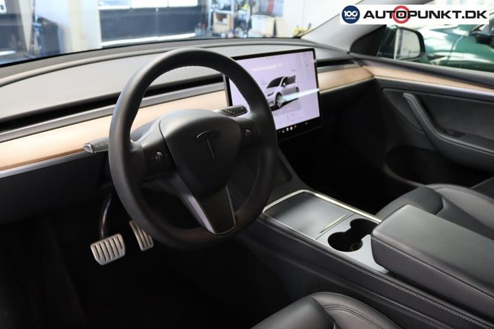 Grøn Tesla Model Y fra 2023