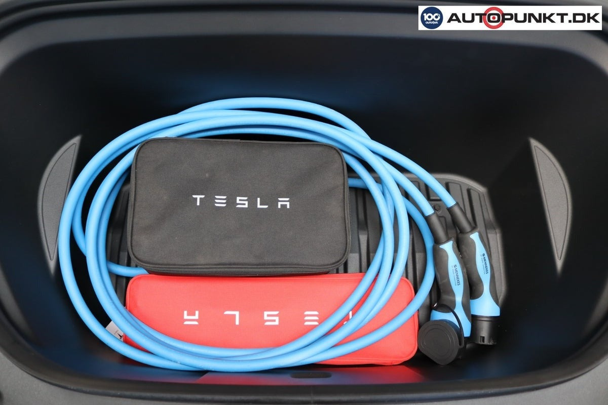Grøn Tesla Model Y fra 2023