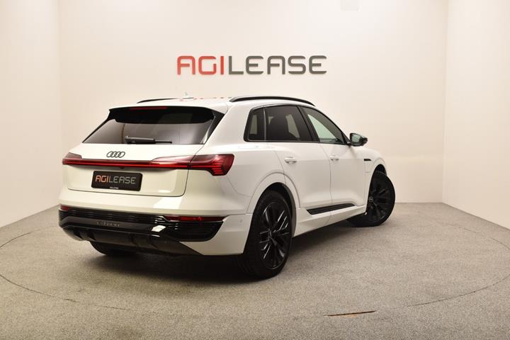 Hvid Audi Q8 e-tron fra 2023