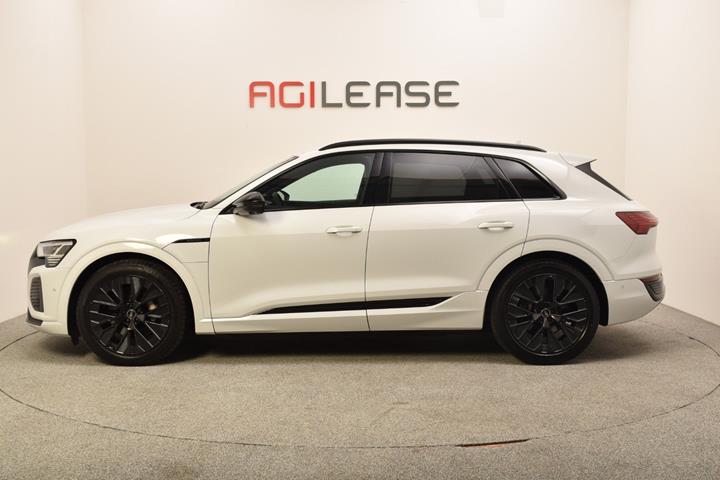Hvid Audi Q8 e-tron fra 2023