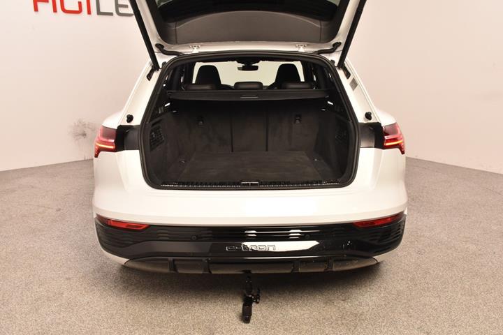 Hvid Audi Q8 e-tron fra 2023