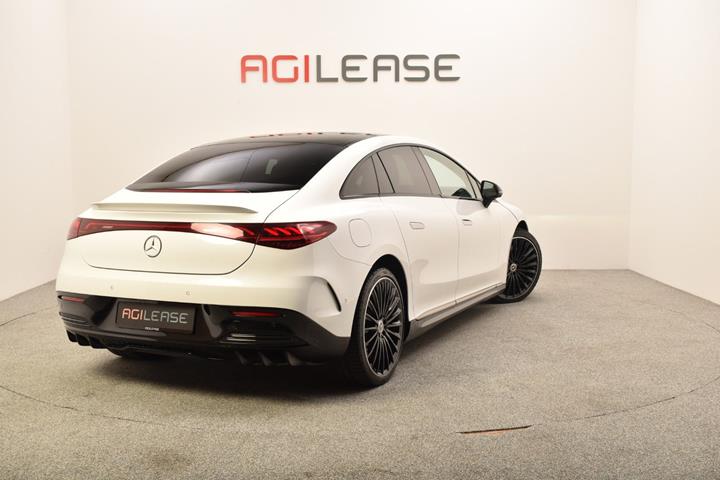 Hvid Mercedes EQE350 fra 2024