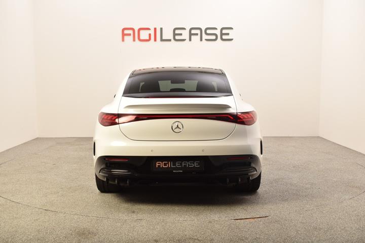 Hvid Mercedes EQE350 fra 2024