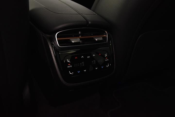 Hvid Mercedes EQE350 fra 2024