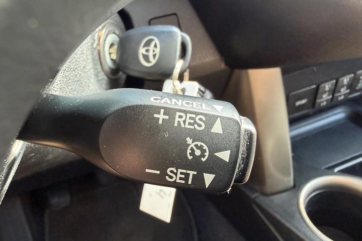Hvid Toyota RAV4 fra 2013