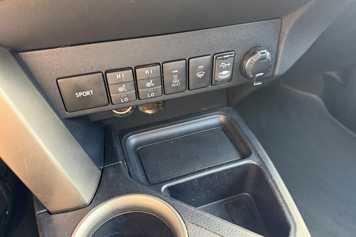 Hvid Toyota RAV4 fra 2013