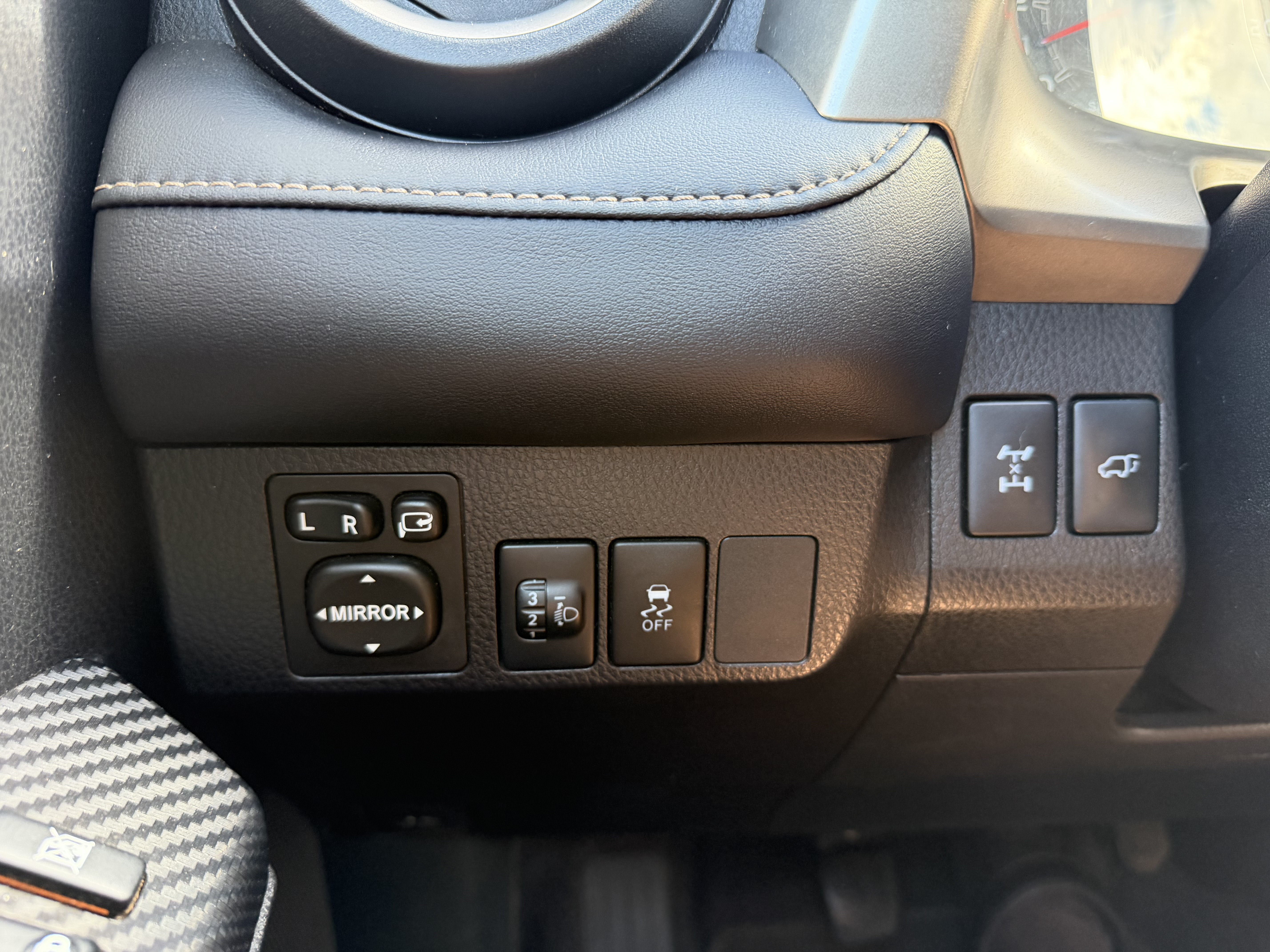 Hvid Toyota RAV4 fra 2013