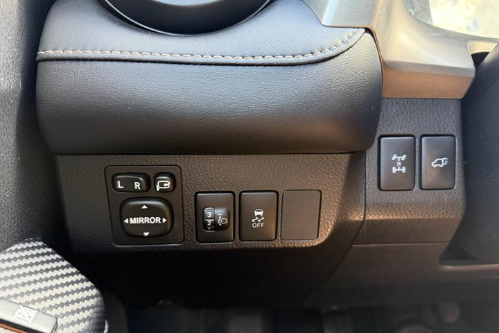 Hvid Toyota RAV4 fra 2013