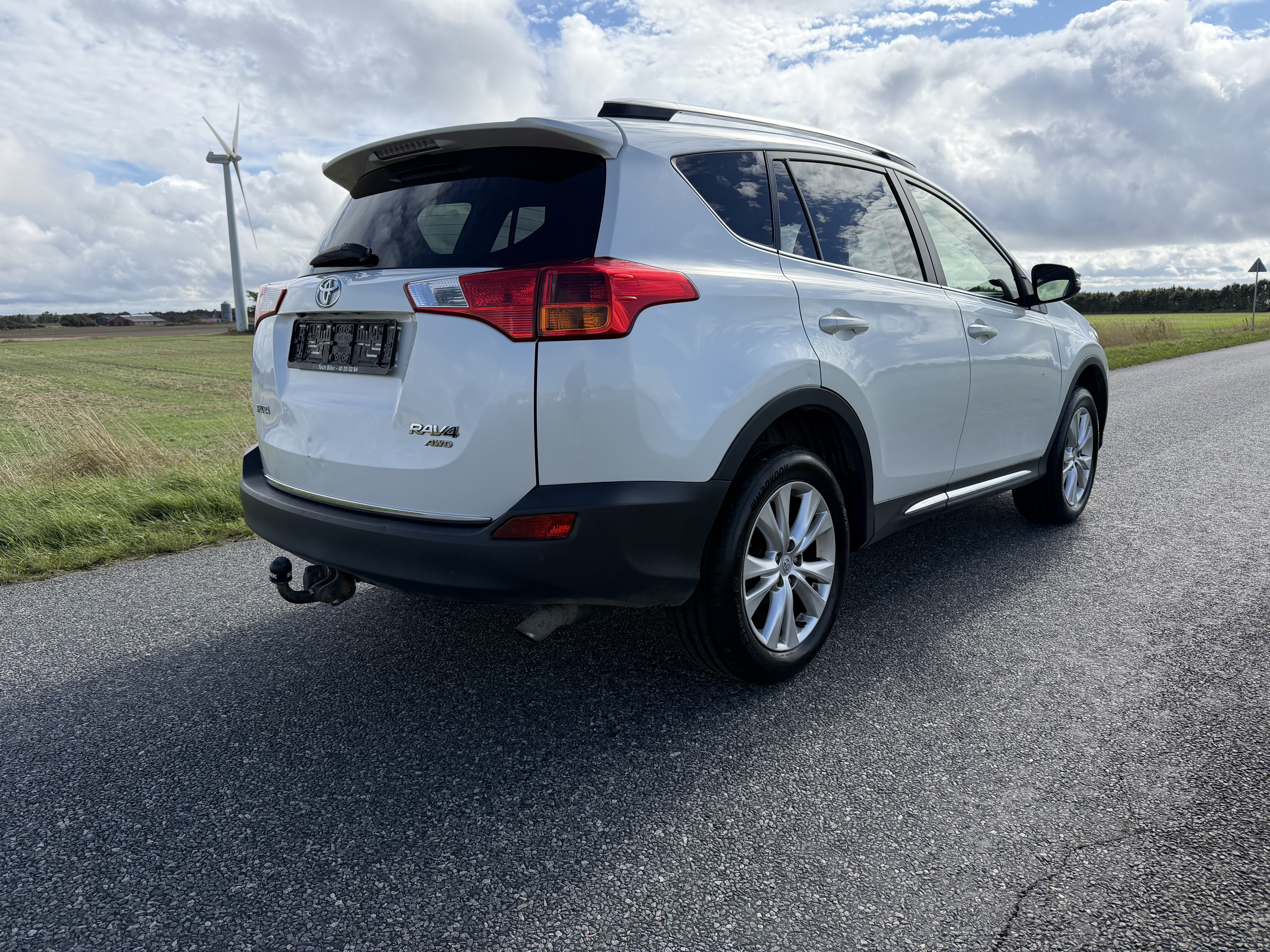 Hvid Toyota RAV4 fra 2013