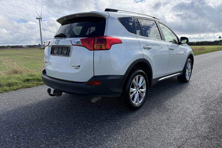Hvid Toyota RAV4 fra 2013