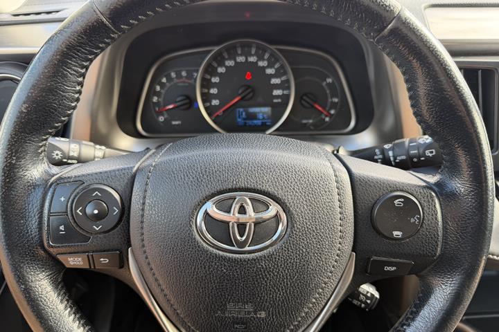 Hvid Toyota RAV4 fra 2013