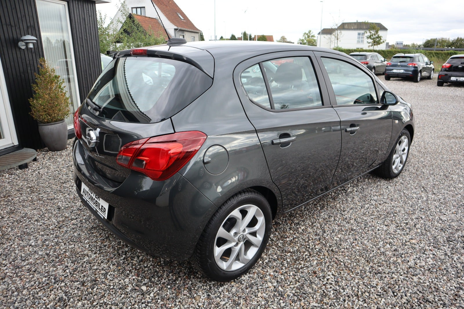 Sort Opel Corsa fra 2017