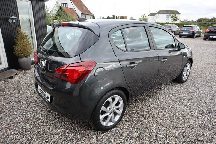 Sort Opel Corsa fra 2017