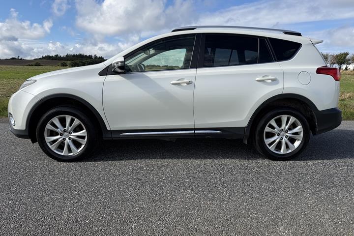 Hvid Toyota RAV4 fra 2013