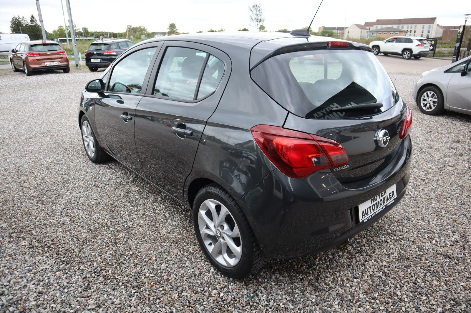 Sort Opel Corsa fra 2017