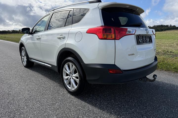 Hvid Toyota RAV4 fra 2013