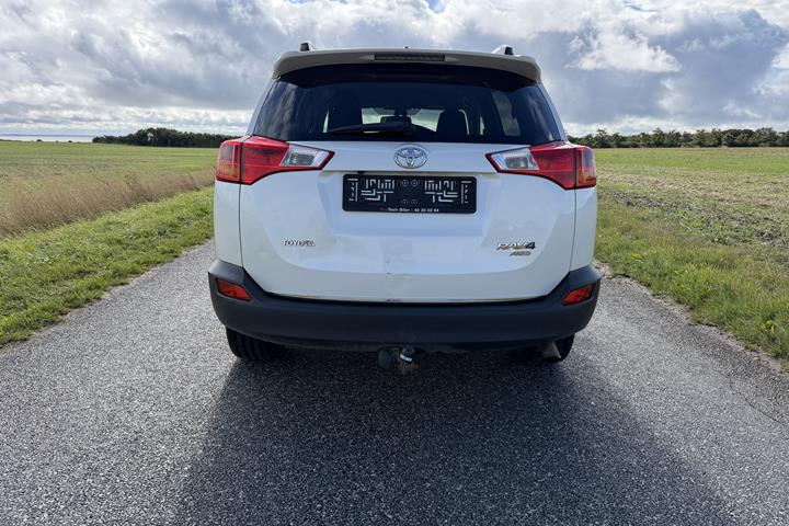 Hvid Toyota RAV4 fra 2013