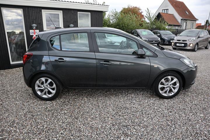Sort Opel Corsa fra 2017